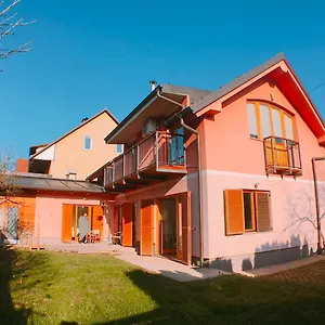https://buzahouse.hotels-in-ljubljana.com